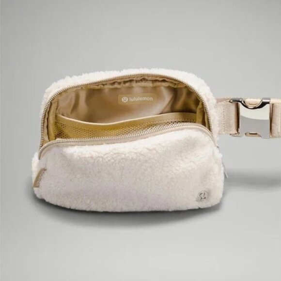 NWT, Lululemon Everywhere Belt Bag - Fleece, Natural Ivory - Silver Hardware - Picture 2 of 10